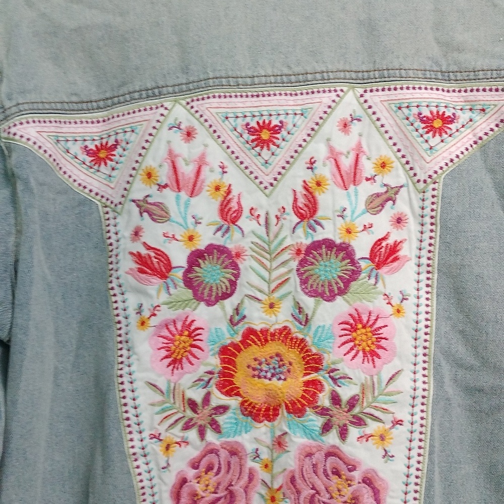 NWT Savannah Jane Embroidered Denim Jacket - Picture 3 of 8